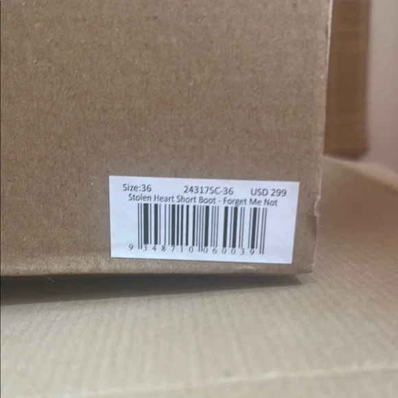 Hold for Ashley - Picture 6 of 6